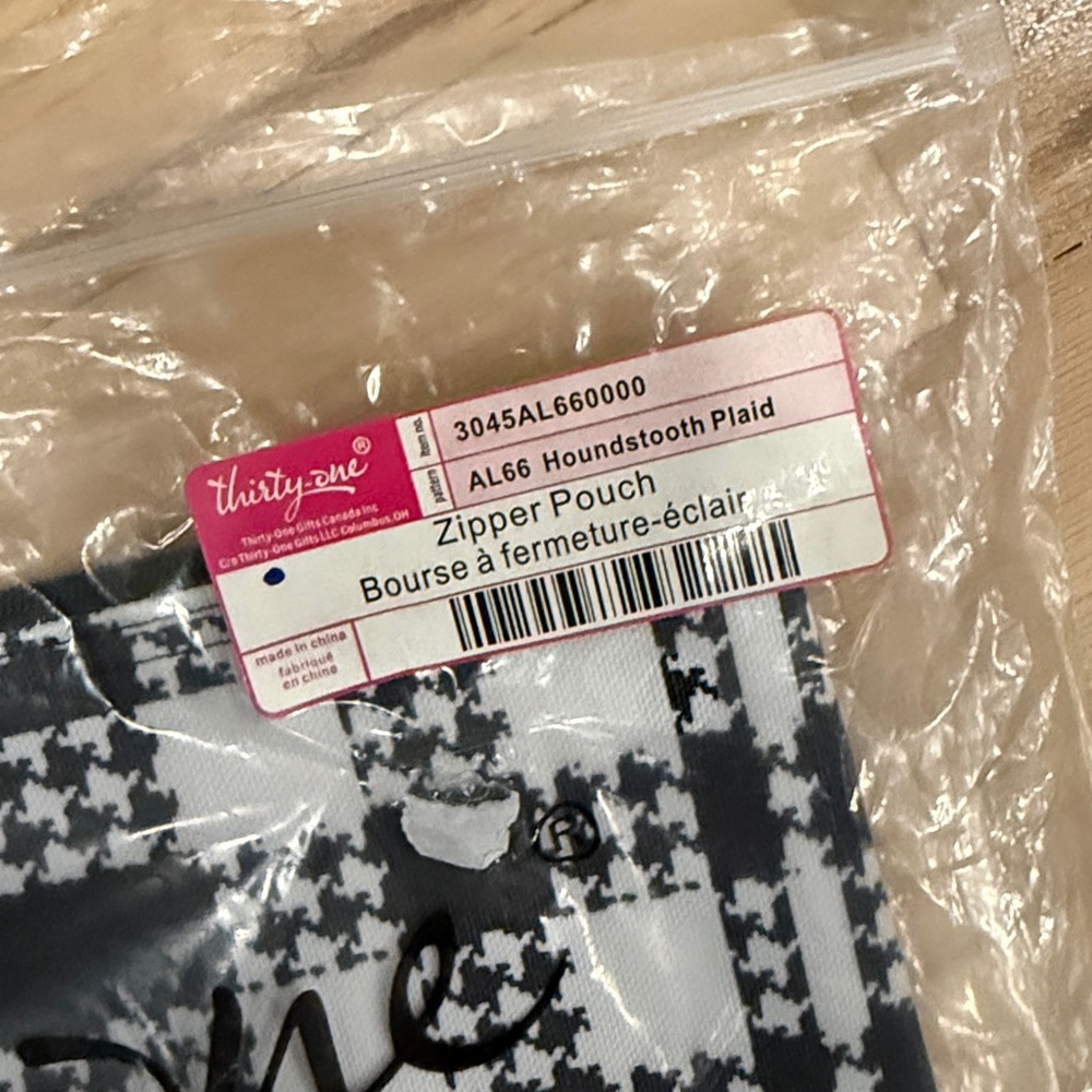 Thirty-One Zipper Pouch houndstooth  print - Picture 2 of 2